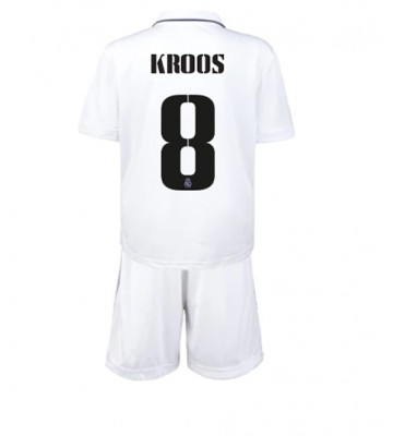 Real Madrid Toni Kroos #8 babykläder Hemmatröja barn 2022-23 Korta ärmar (+ Korta byxor)